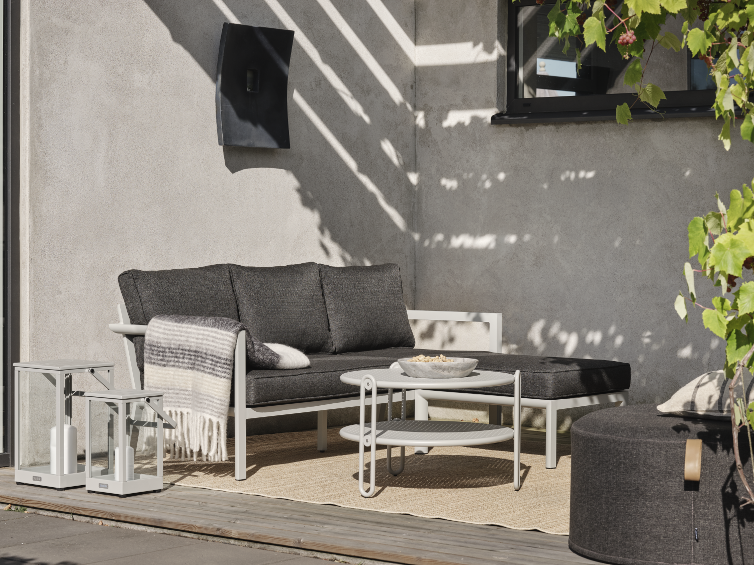 Delia divan sofa Light Grey/Nearly Black | Brafab